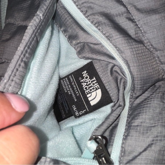The North Face Charcoal and light teal puffy Jacket, Large 14/16 - Picture 6 of 6